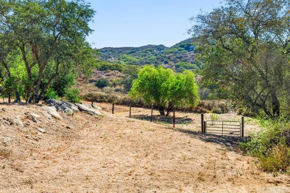 21041 Black Canyon Road Ramona, CA 92065