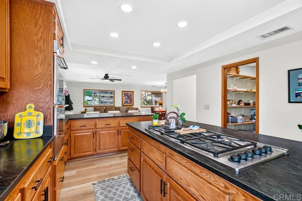 21041 Black Canyon Road Ramona, CA 92065