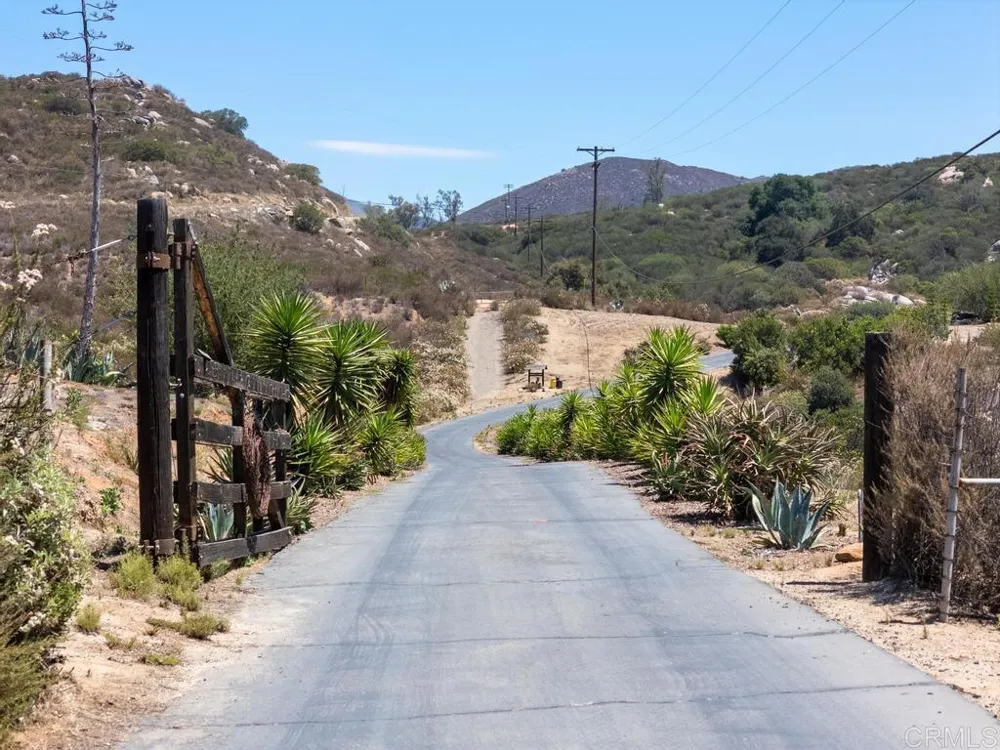 21041 Black Canyon Road Ramona, CA 92065