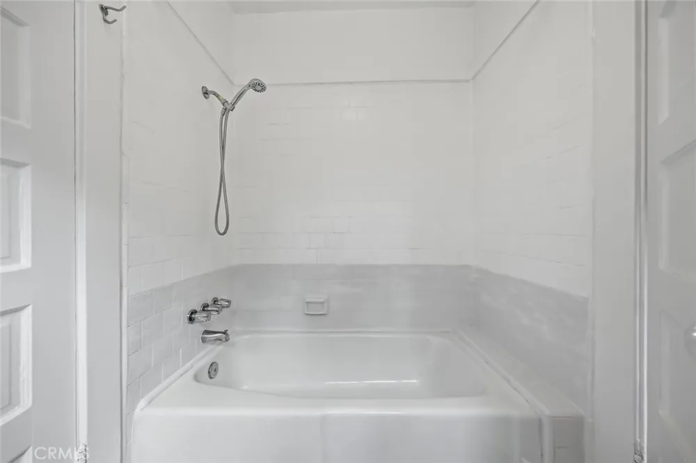 3322 Hamilton Way Los Angeles, CA 90026