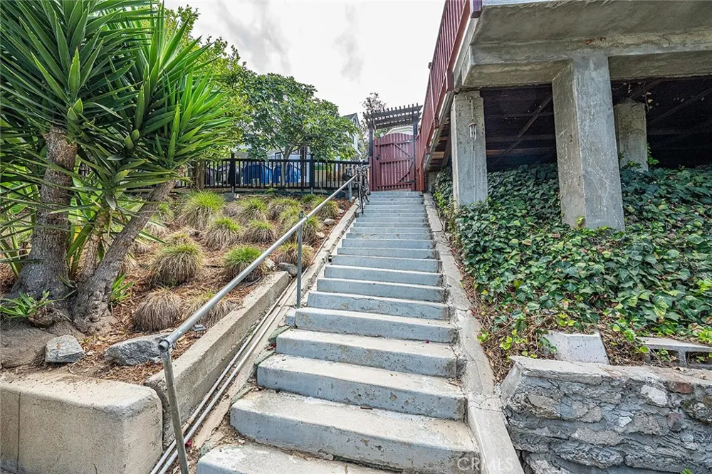 3322 Hamilton Way Los Angeles, CA 90026
