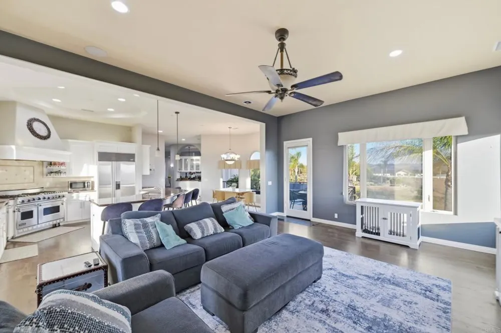 14040 Iris Lane Poway, CA 92064