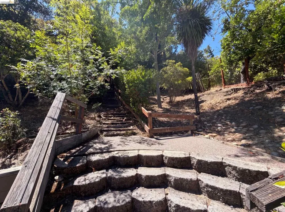 612 Tahos Rd Orinda, CA 94563