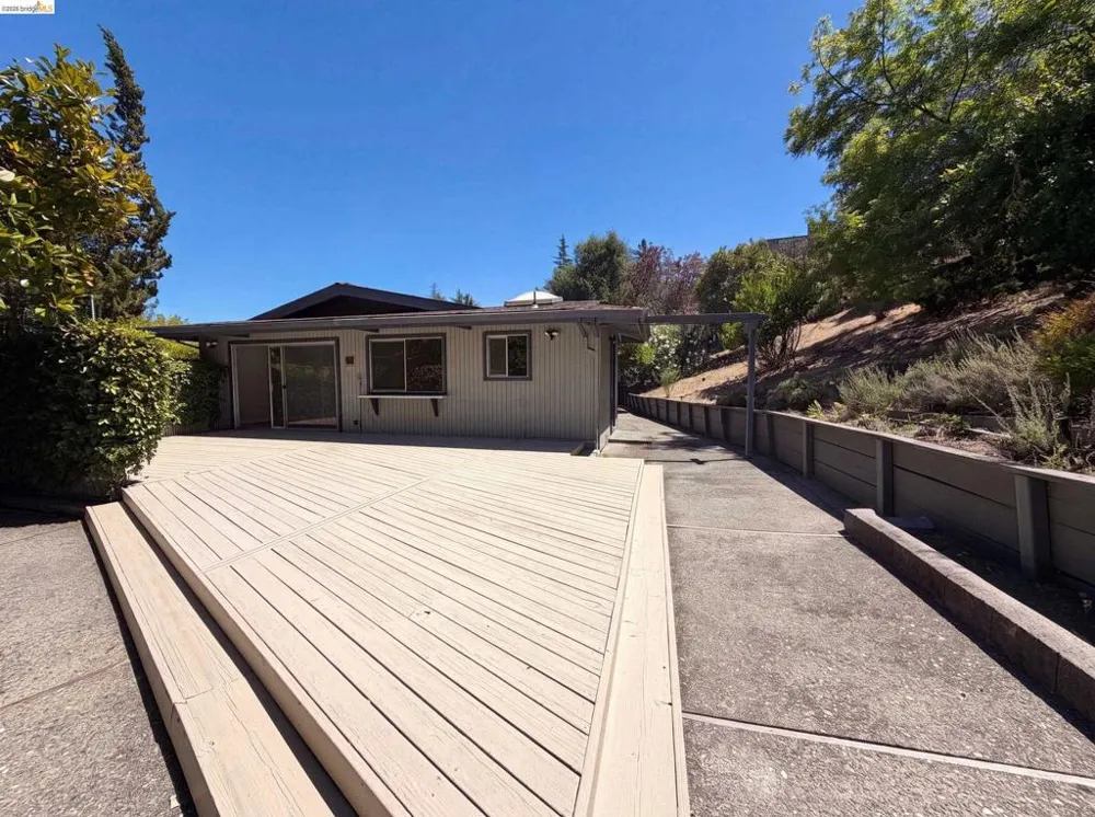 612 Tahos Rd Orinda, CA 94563