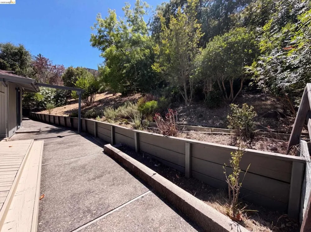 612 Tahos Rd Orinda, CA 94563