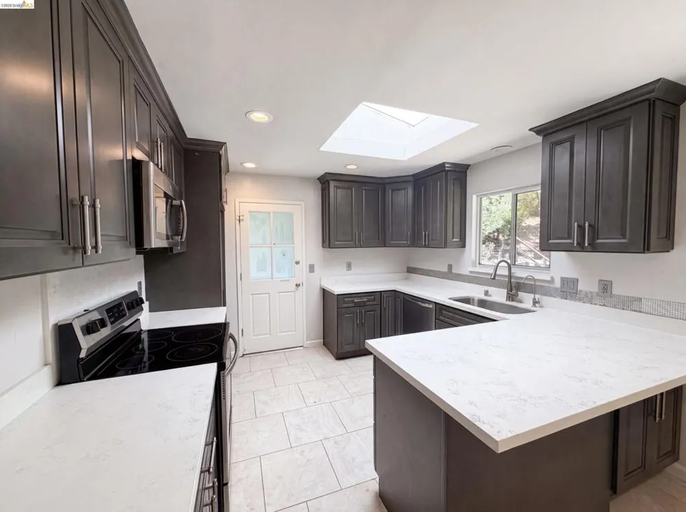 612 Tahos Rd Orinda, CA 94563