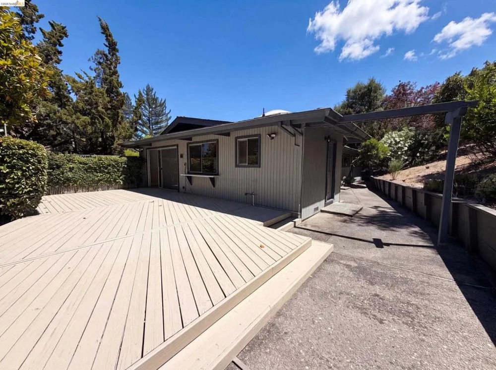 612 Tahos Rd Orinda, CA 94563
