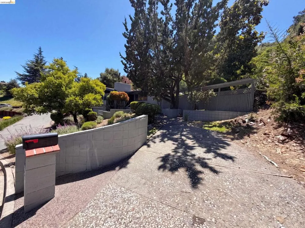 612 Tahos Rd Orinda, CA 94563