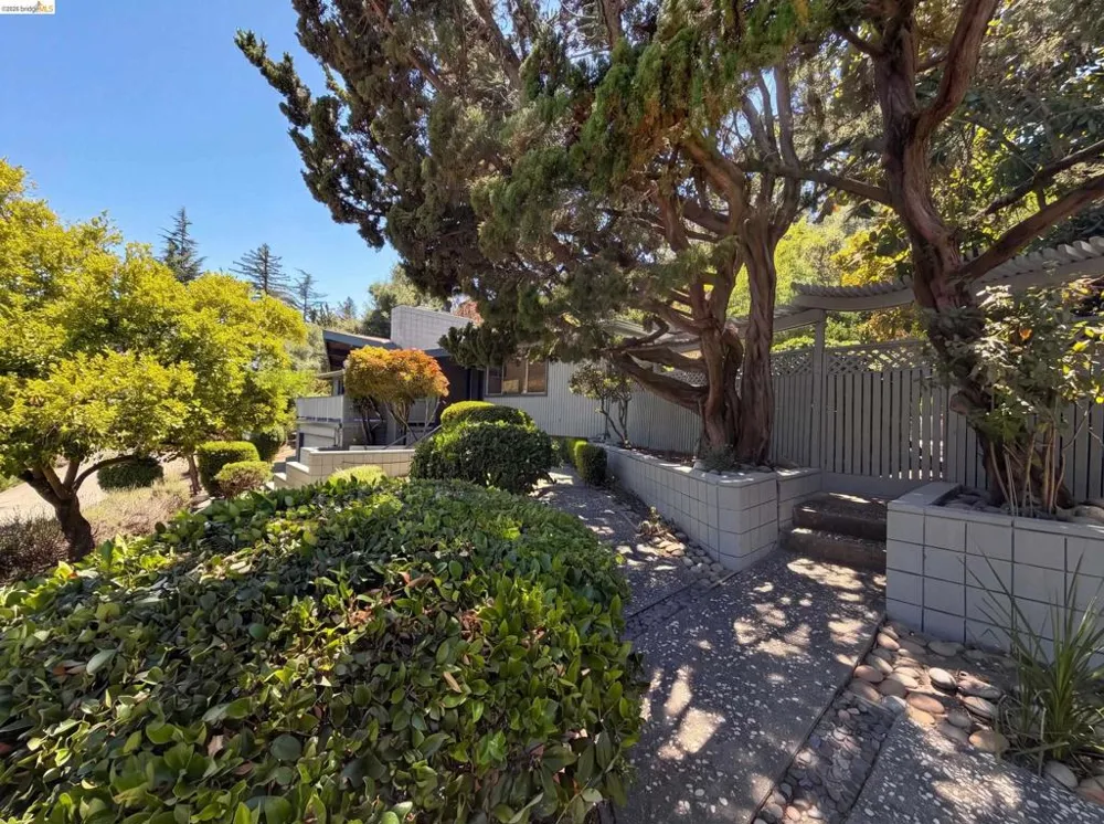 612 Tahos Rd Orinda, CA 94563