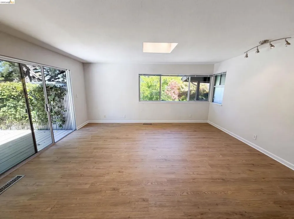 612 Tahos Rd Orinda, CA 94563