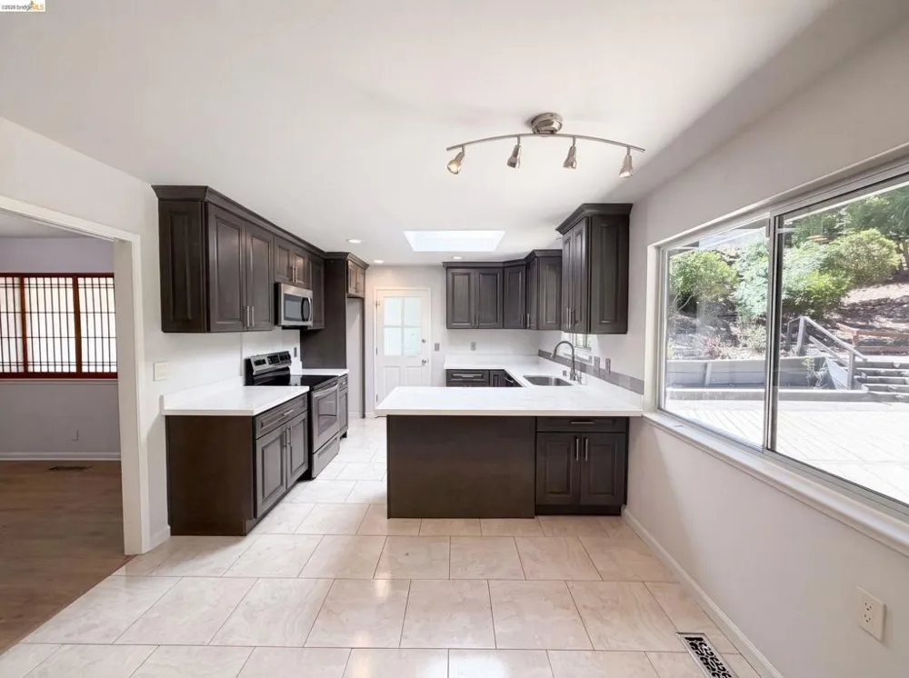 612 Tahos Rd Orinda, CA 94563