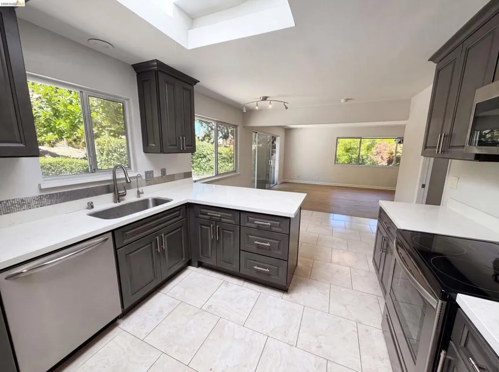 612 Tahos Rd Orinda, CA 94563