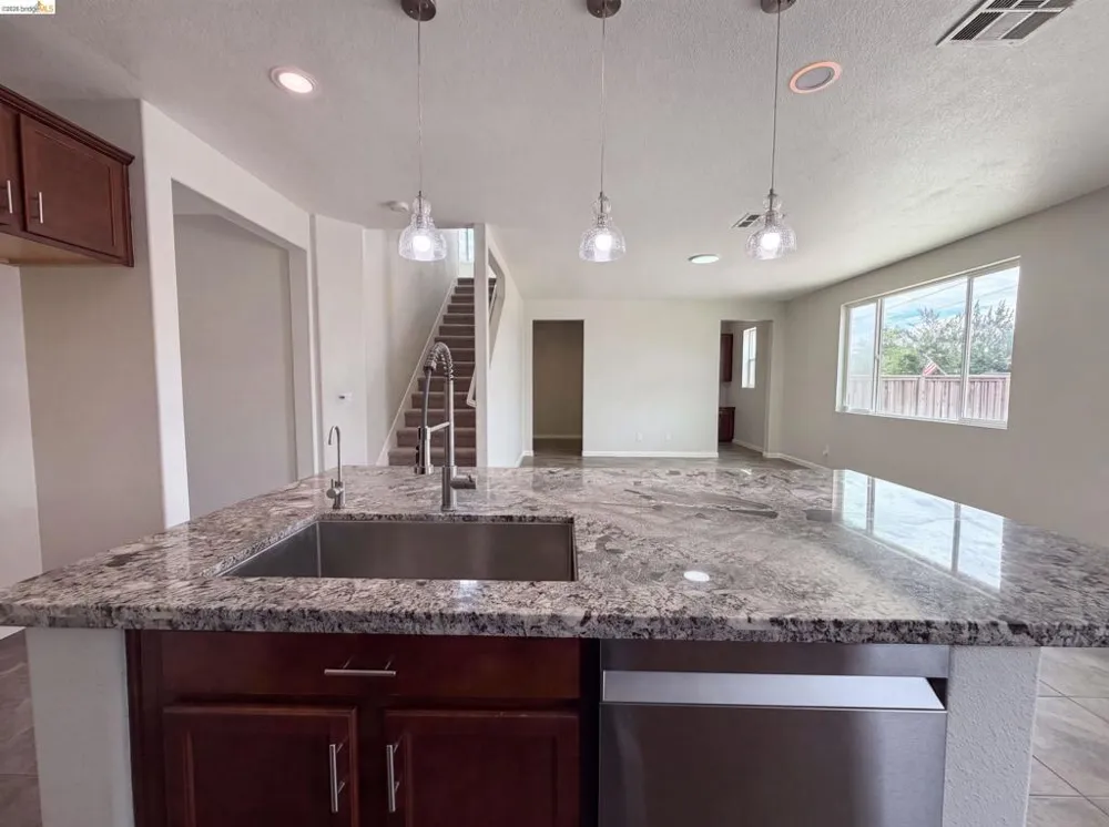 1519 Sycamore Dr Oakley, CA 94561