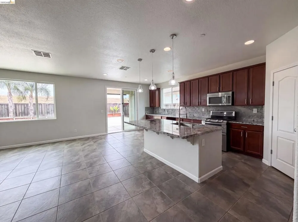 1519 Sycamore Dr Oakley, CA 94561