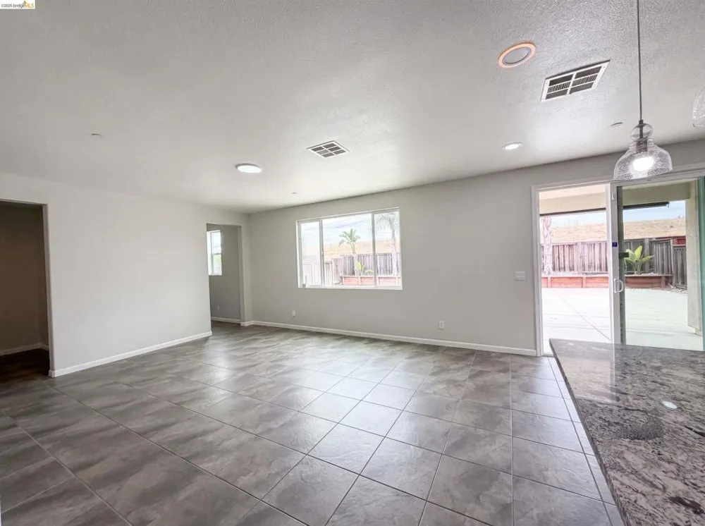 1519 Sycamore Dr Oakley, CA 94561