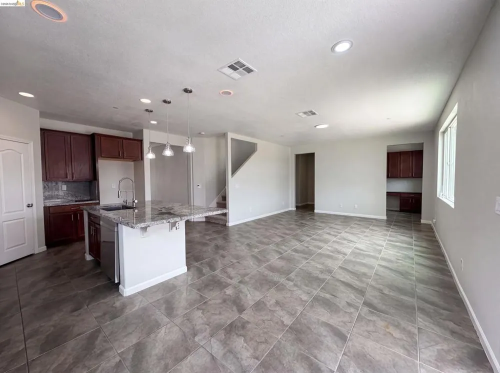 1519 Sycamore Dr Oakley, CA 94561