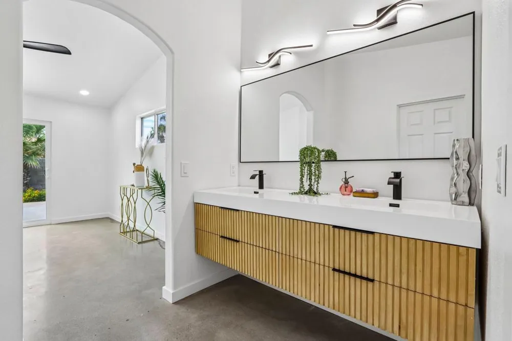 1941 Marguerite Street Palm Springs, CA 92264