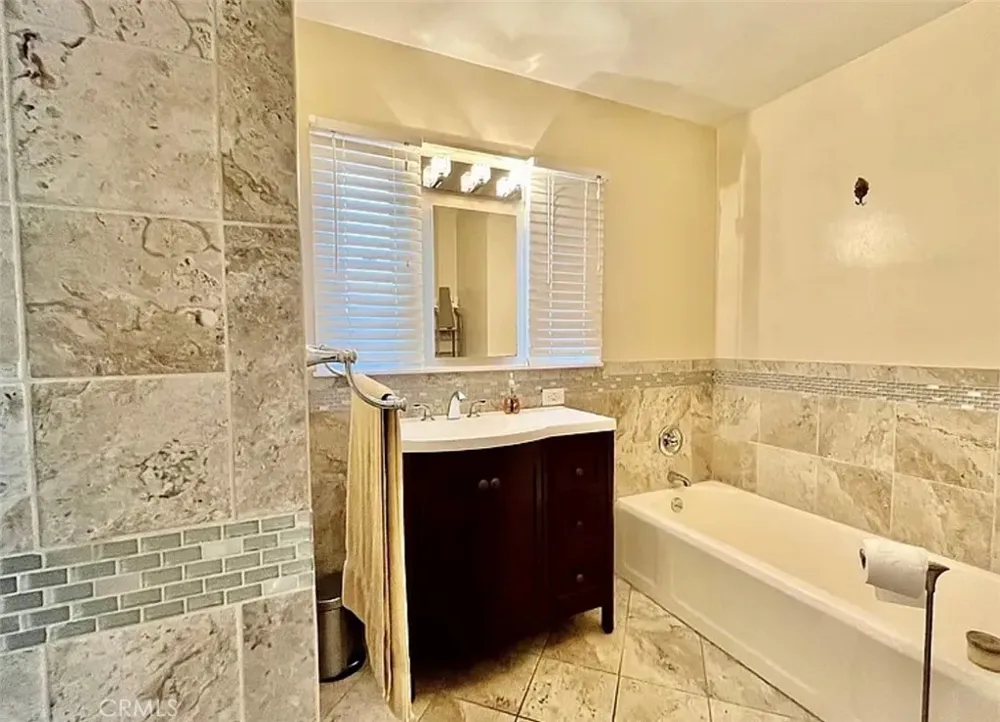 12454 Kling Studio City, CA 91604