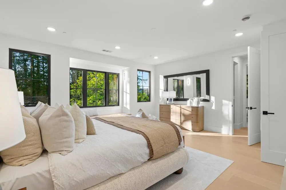 15 San Juan Avenue Menlo Park, CA 94025
