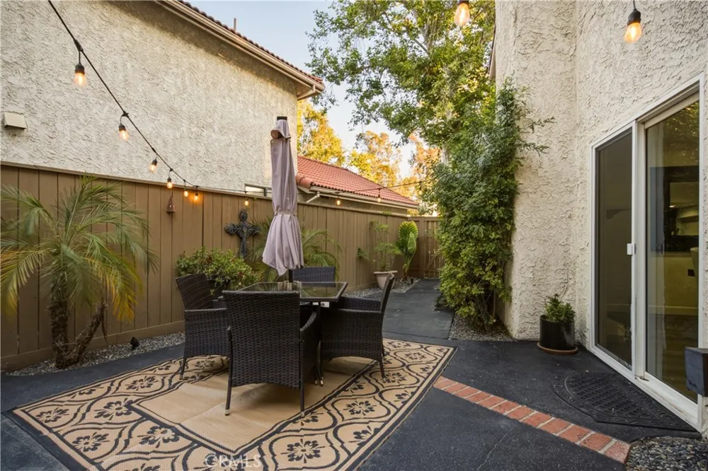 6767 Pheasant Oak Park, CA 91377