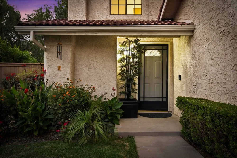 6767 Pheasant Oak Park, CA 91377