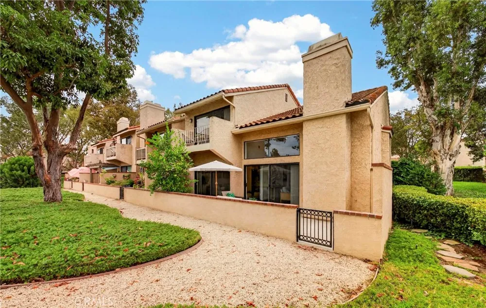 636 Colonial Circle Fullerton, CA 92835