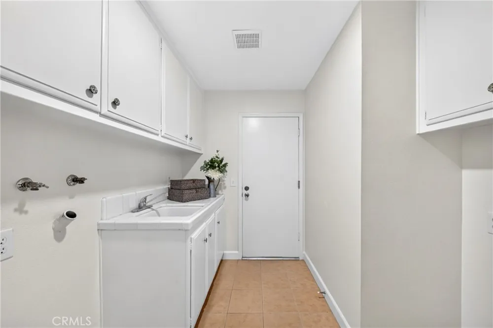 636 Colonial Circle Fullerton, CA 92835