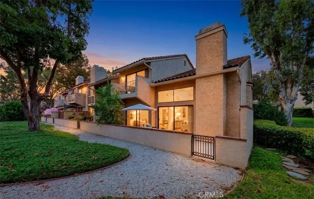 636 Colonial Circle Fullerton, CA 92835
