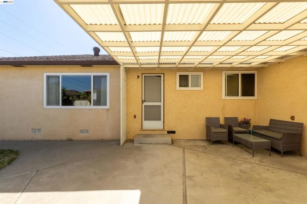 404 Bradrick Dr San Leandro, CA 94578