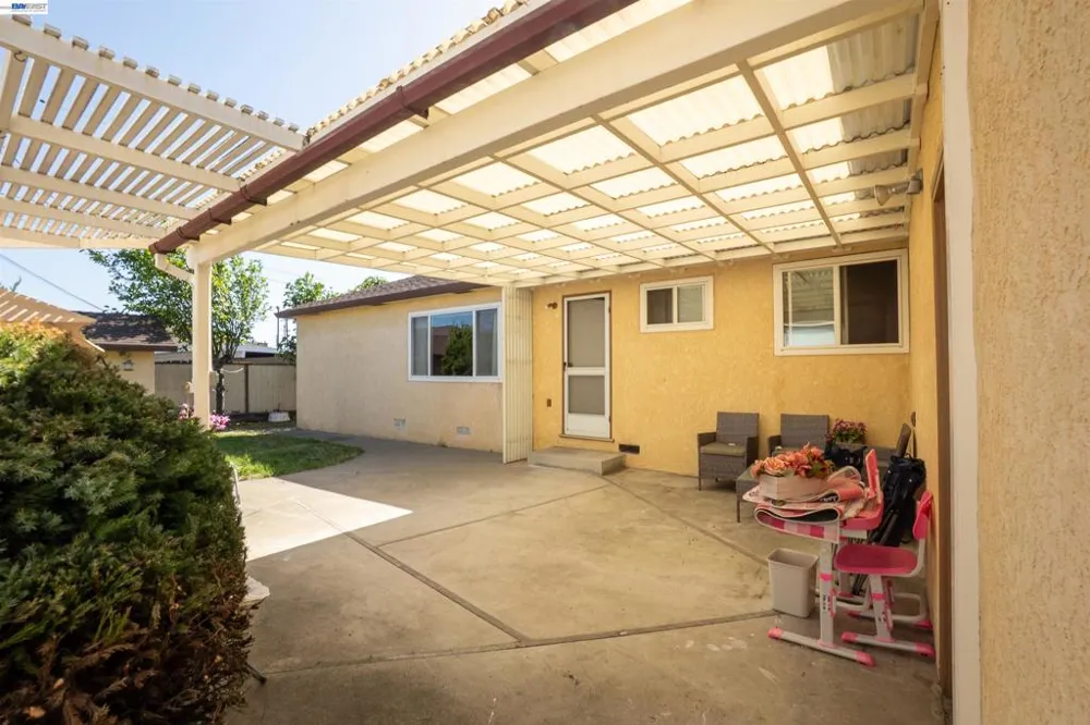 404 Bradrick Dr San Leandro, CA 94578