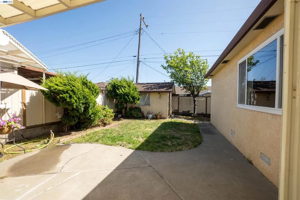404 Bradrick Dr San Leandro, CA 94578