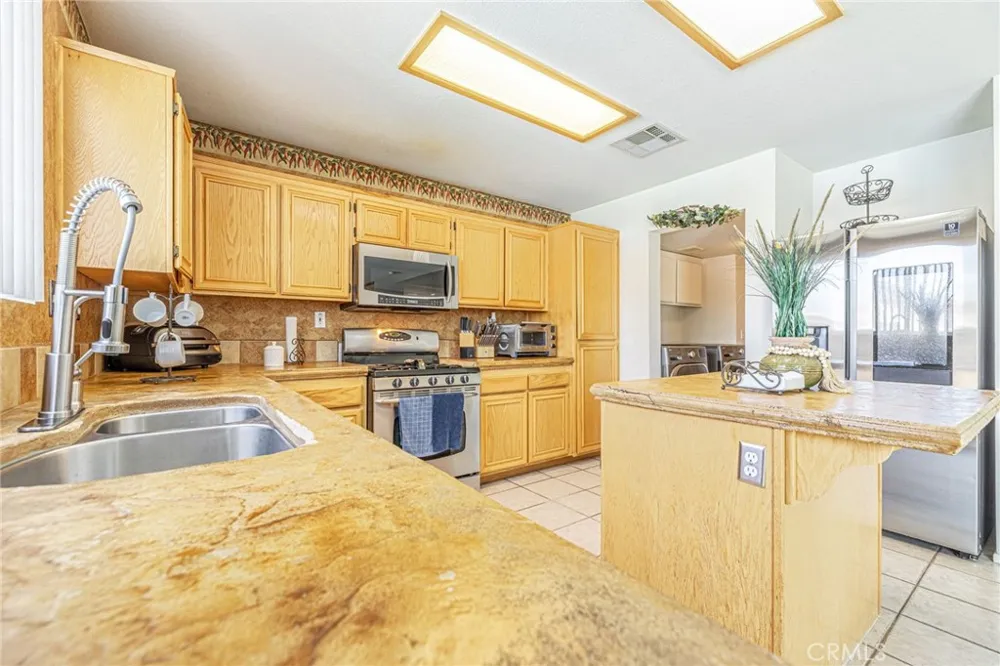 3657 Jasmine Ave Rosamond, CA 93560