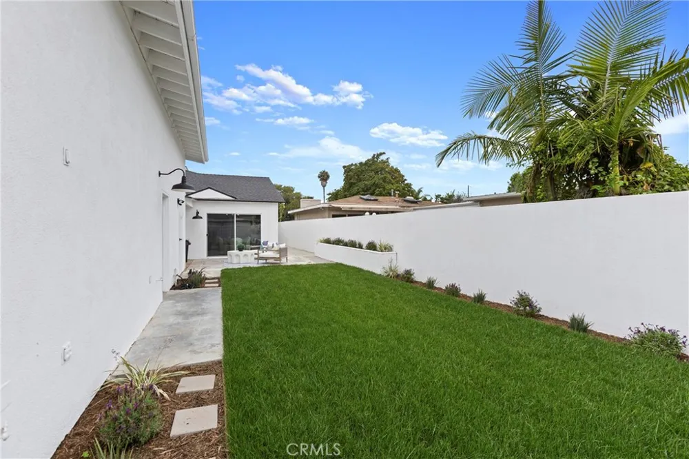 394 Magnolia Street Costa Mesa, CA 92627