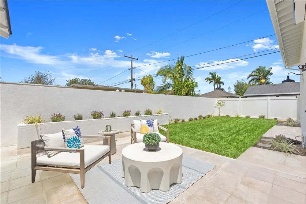 394 Magnolia Street Costa Mesa, CA 92627