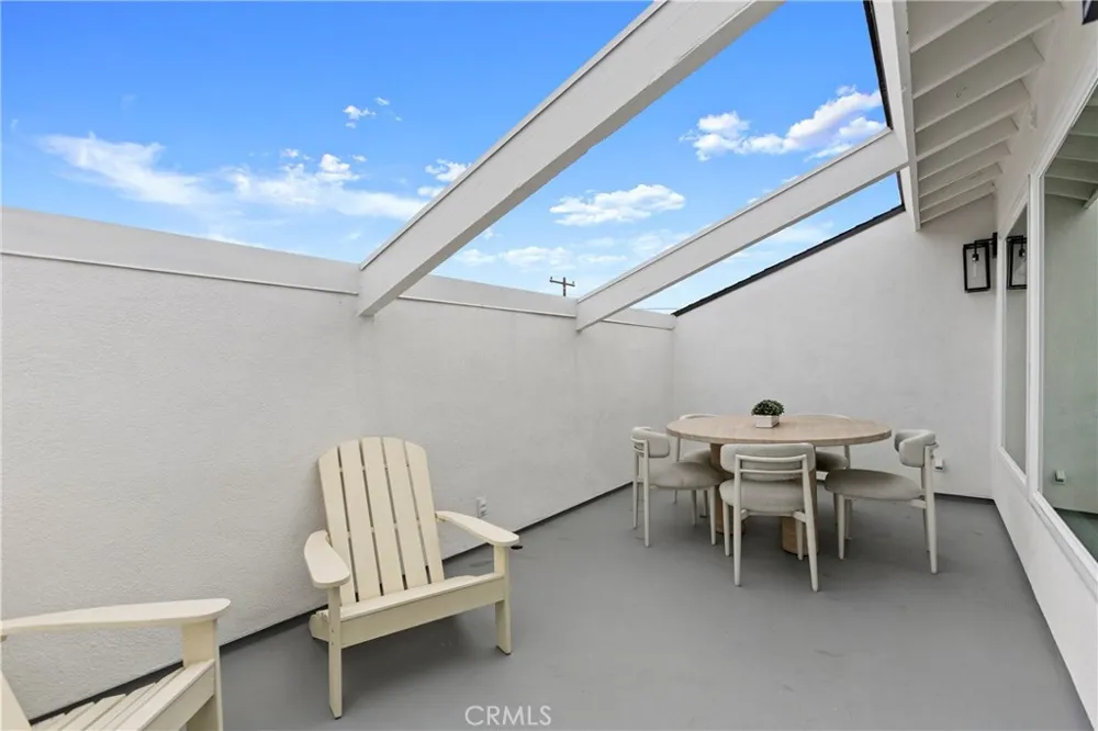 394 Magnolia Street Costa Mesa, CA 92627