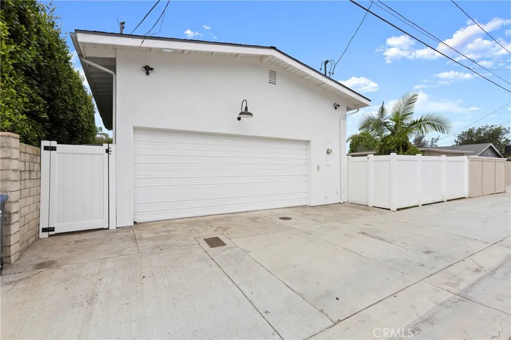 394 Magnolia Street Costa Mesa, CA 92627