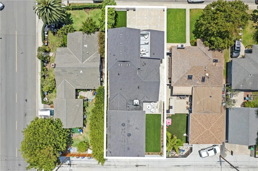 394 Magnolia Street Costa Mesa, CA 92627