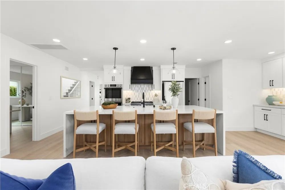 394 Magnolia Street Costa Mesa, CA 92627