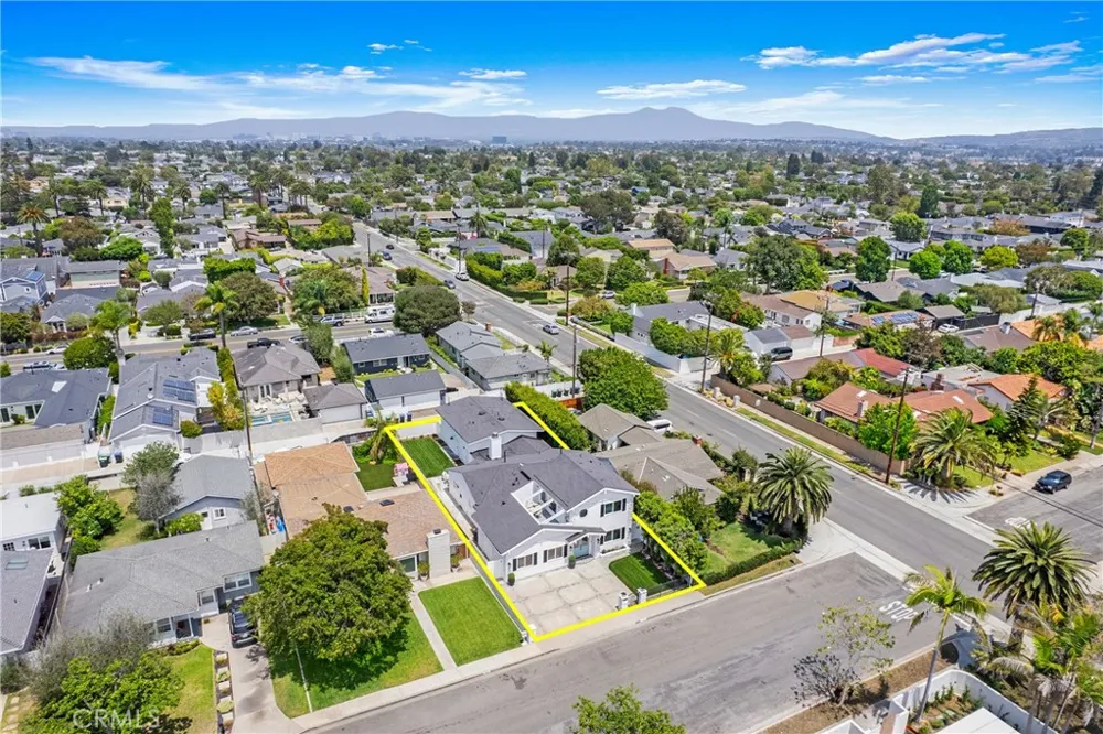 394 Magnolia Street Costa Mesa, CA 92627