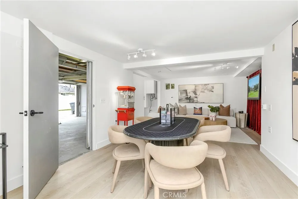 394 Magnolia Street Costa Mesa, CA 92627