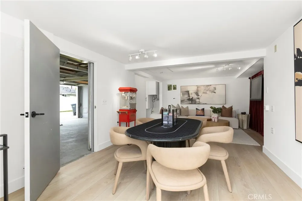394 Magnolia Street Costa Mesa, CA 92627