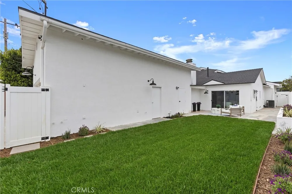 394 Magnolia Street Costa Mesa, CA 92627