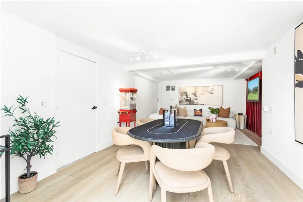 394 Magnolia Street Costa Mesa, CA 92627