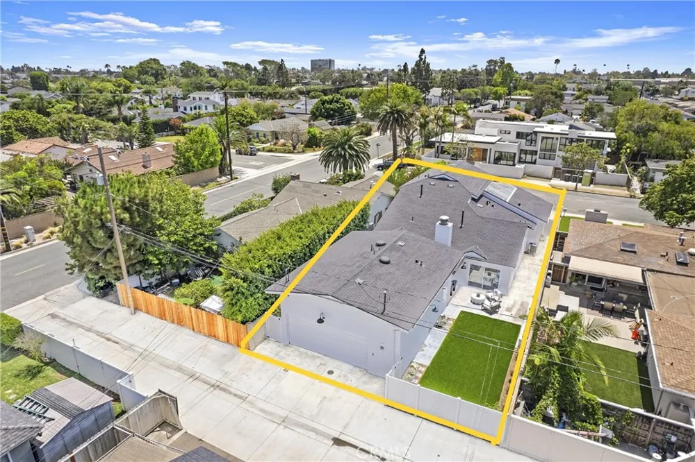 394 Magnolia Street Costa Mesa, CA 92627