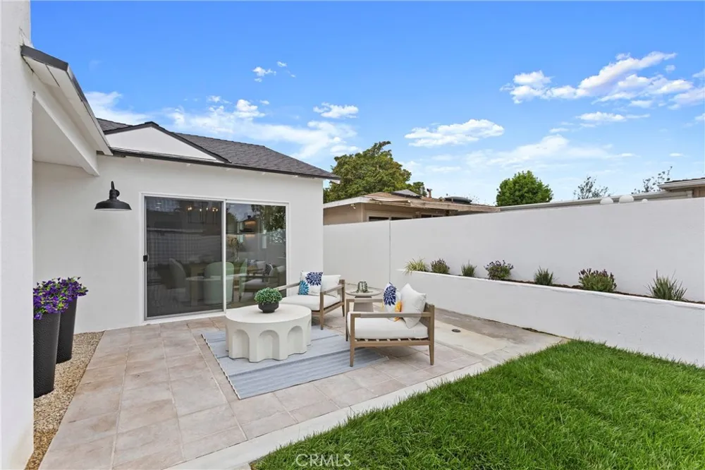394 Magnolia Street Costa Mesa, CA 92627