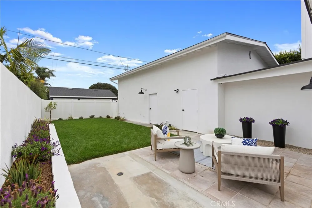 394 Magnolia Street Costa Mesa, CA 92627