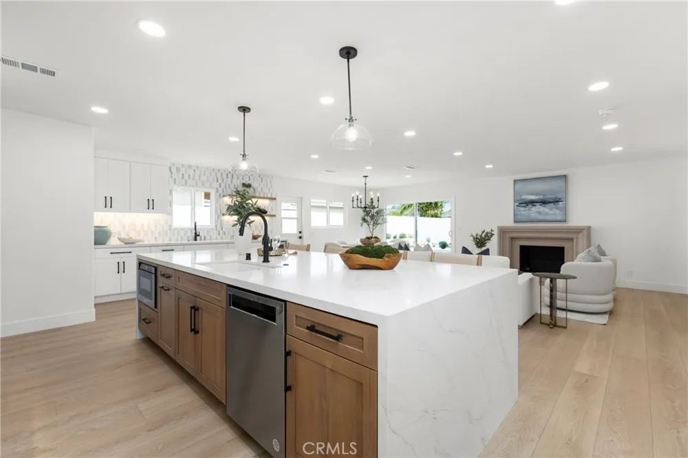 394 Magnolia Street Costa Mesa, CA 92627