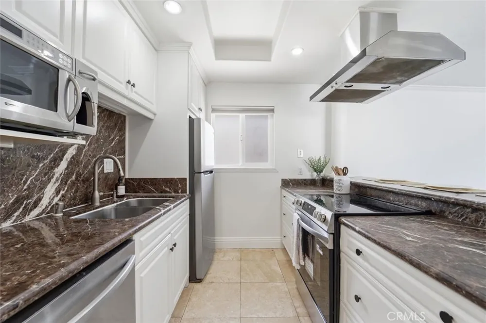15 15th Street #14 Hermosa Beach, CA 90254