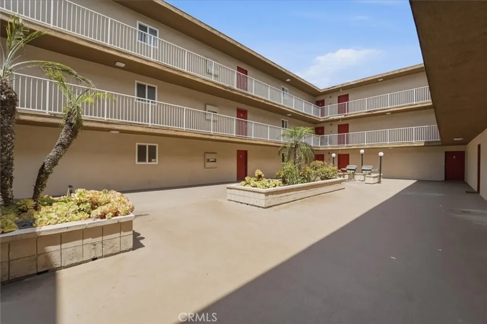 15 15th Street #14 Hermosa Beach, CA 90254
