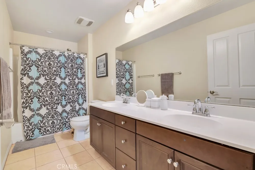 16872 Royal Pines Lane Canyon Country, CA 91387